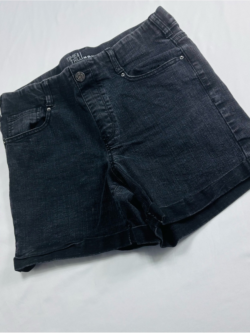 Time and Tru Black Denim Women’s Shorts W681